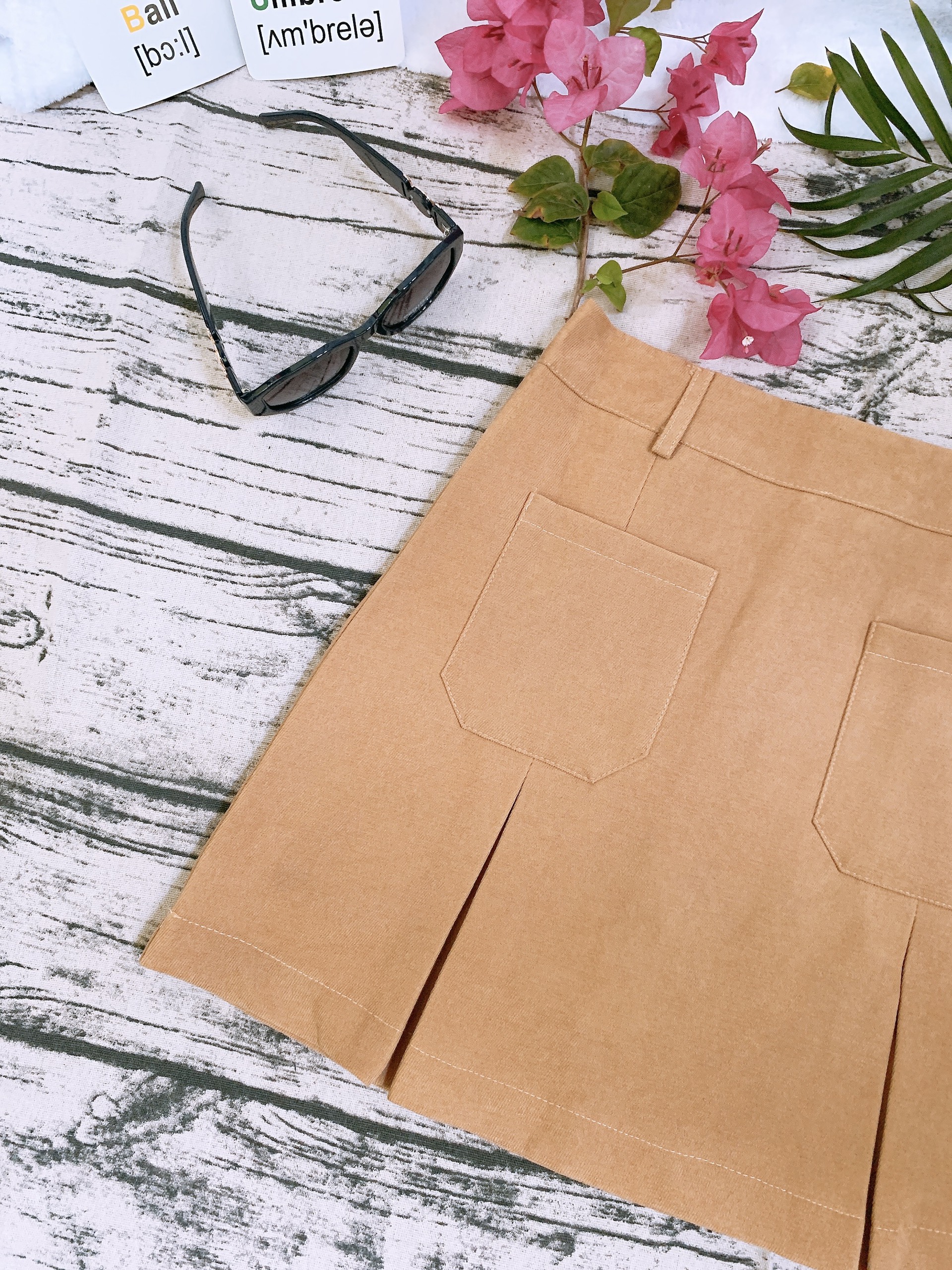 Chân váy ngắn xòe nhẹ chất nhung tăm