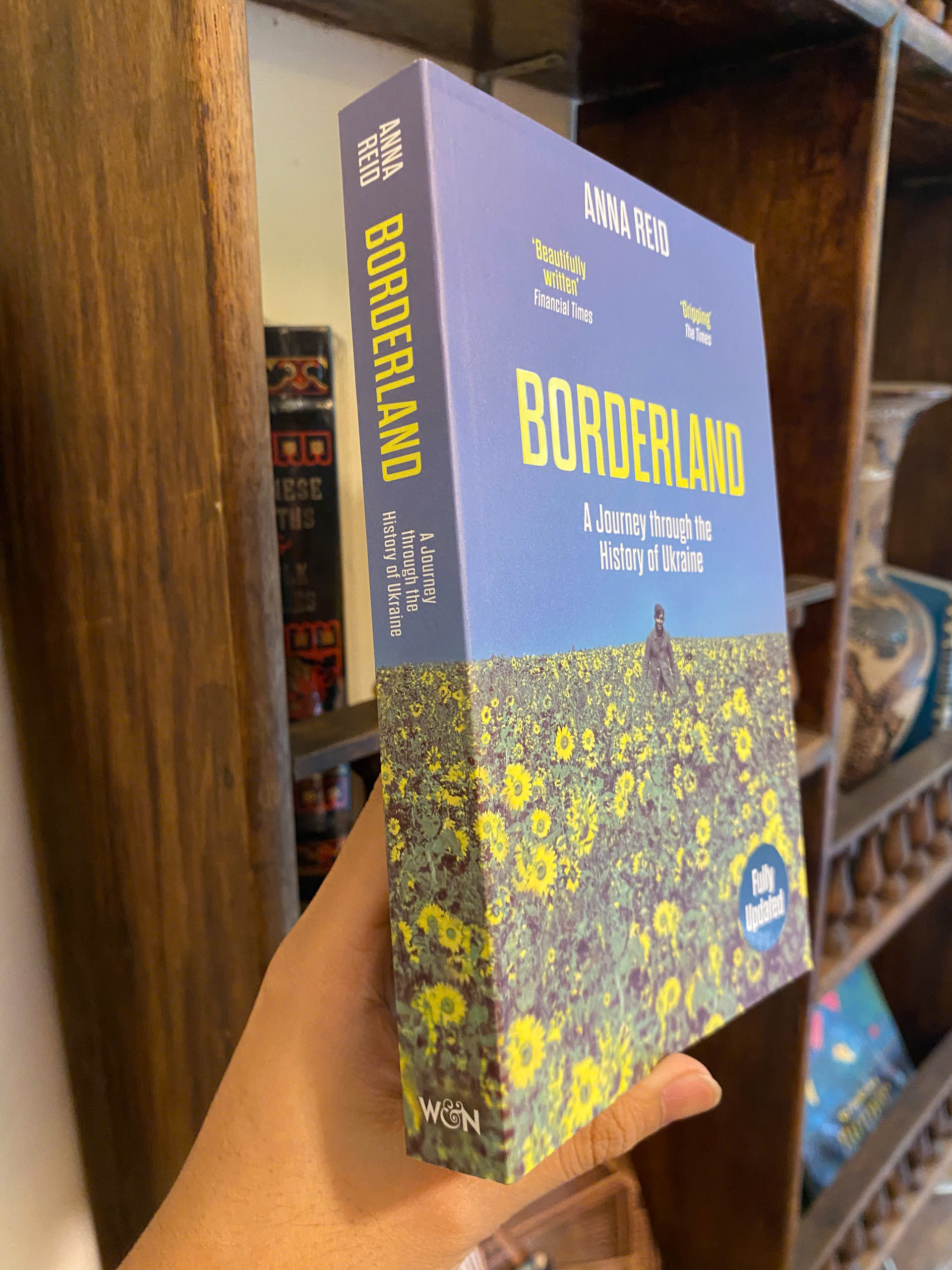 Sách - Borderland: A Journey Through the History of Ukraine by Anna Reid | History Nonfiction