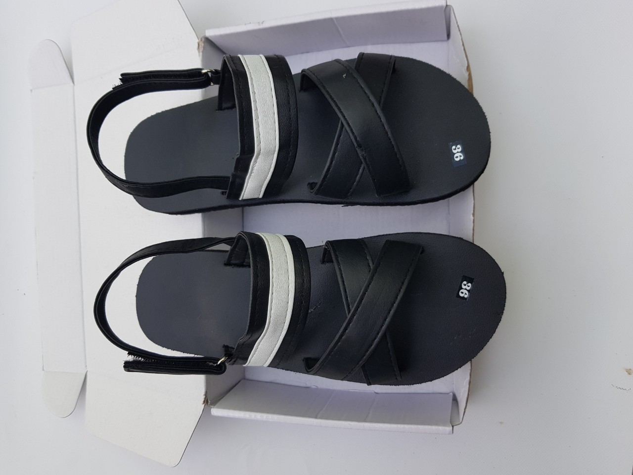 Dép sandal ( đế đen quai trắng ) size từ 35 nữ đến 42