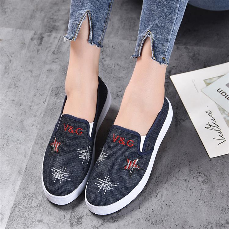 Giày lười nữ vải mềm mũi tròn đế bệt cao 2cm màu xanh jean