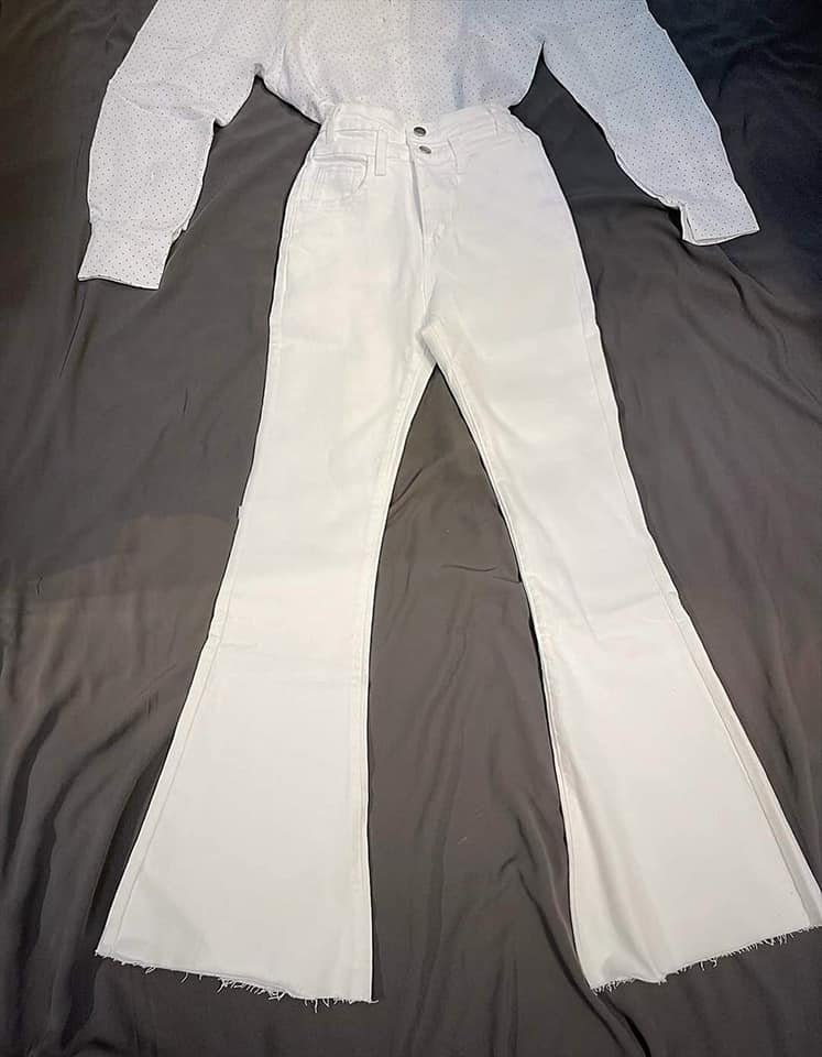 Quần jean trắng ống loe