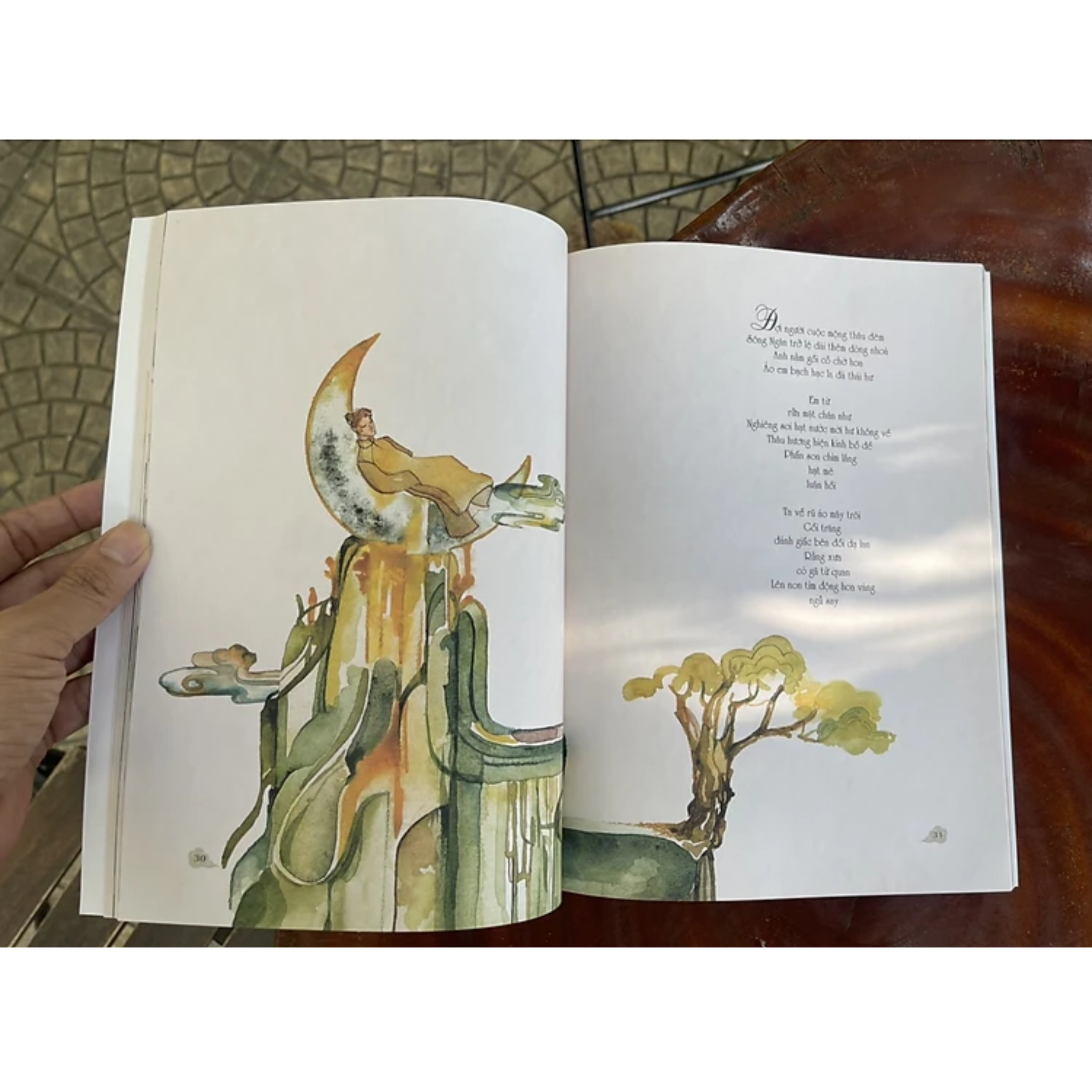 Sách Thơ Đẹp Mà Ngon Ngất Ngây: Động Hoa Vàng - Phạm Thiên Thư (In Màu Có Tranh Minh Hoạ)