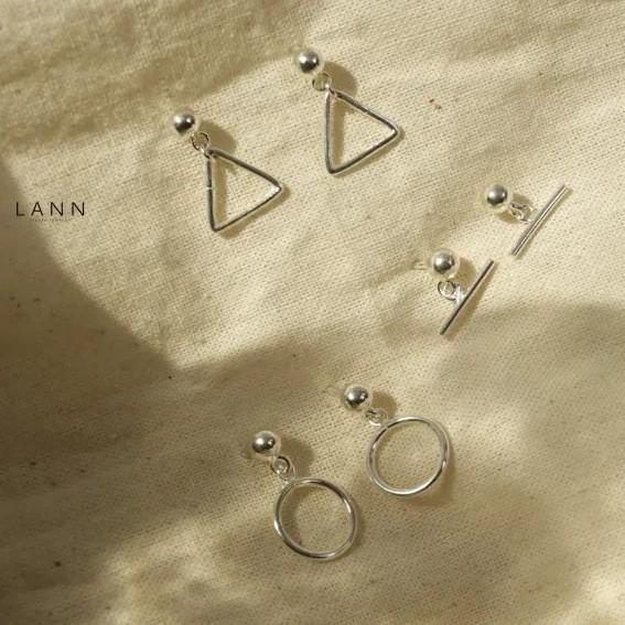 Khuyên dot tròn gắn đường tròn - thanh ngang S925 LANN