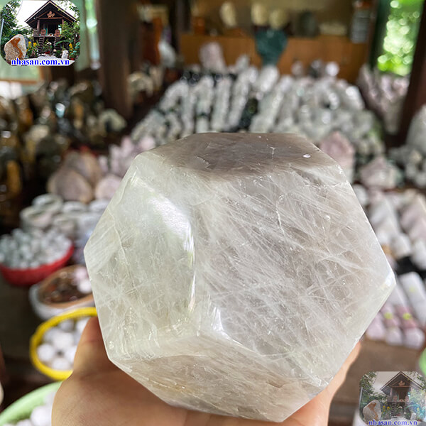 Quả cầu thạch anh trắng 12 mặt NHA SAN QC1185 Năng lượng dồi dào, xua đuổi tà khí -1.34 Kg (ĐK: 11cm)