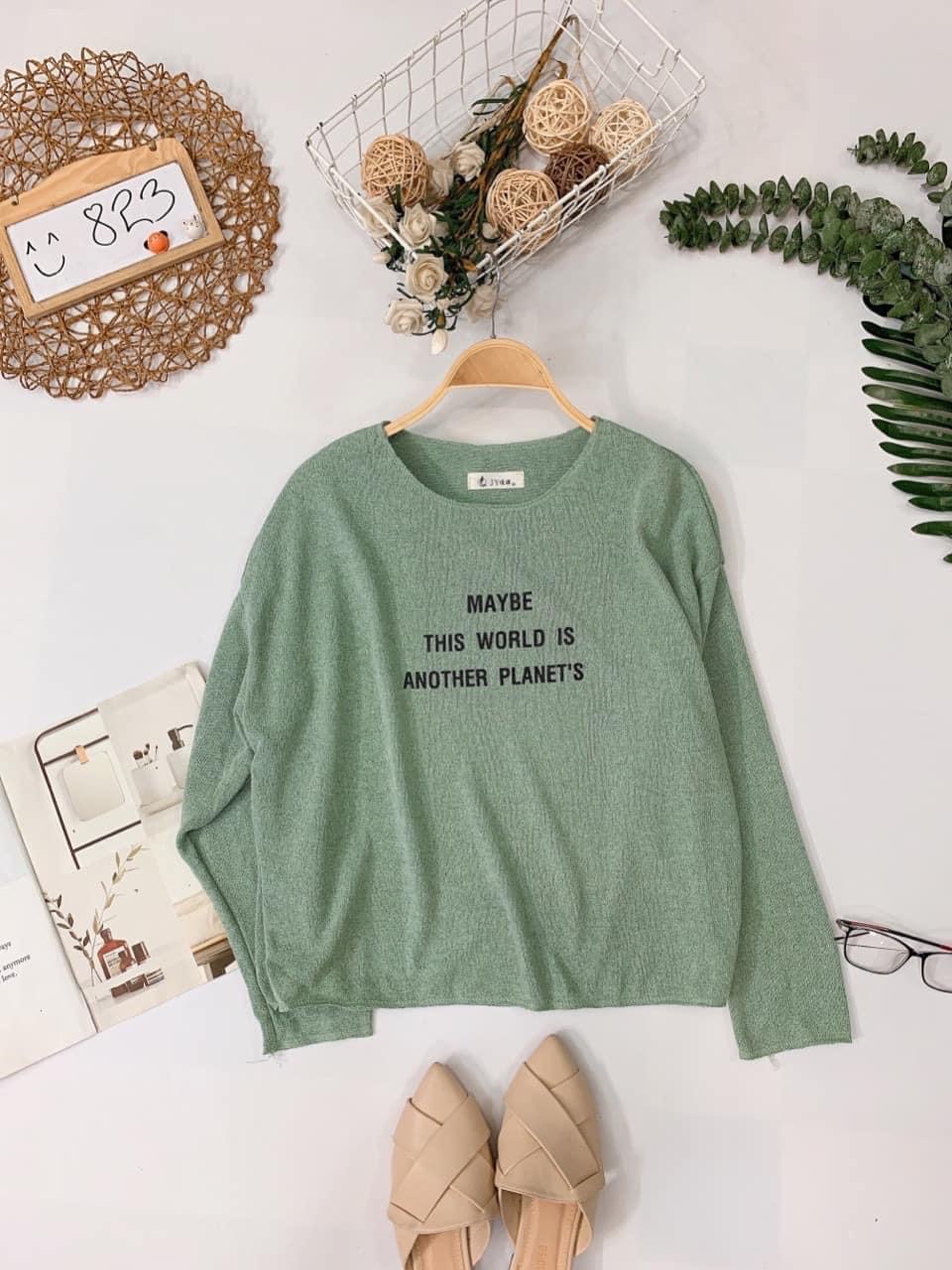 Áo len dệt kim lệch vai form rộng không kén dáng