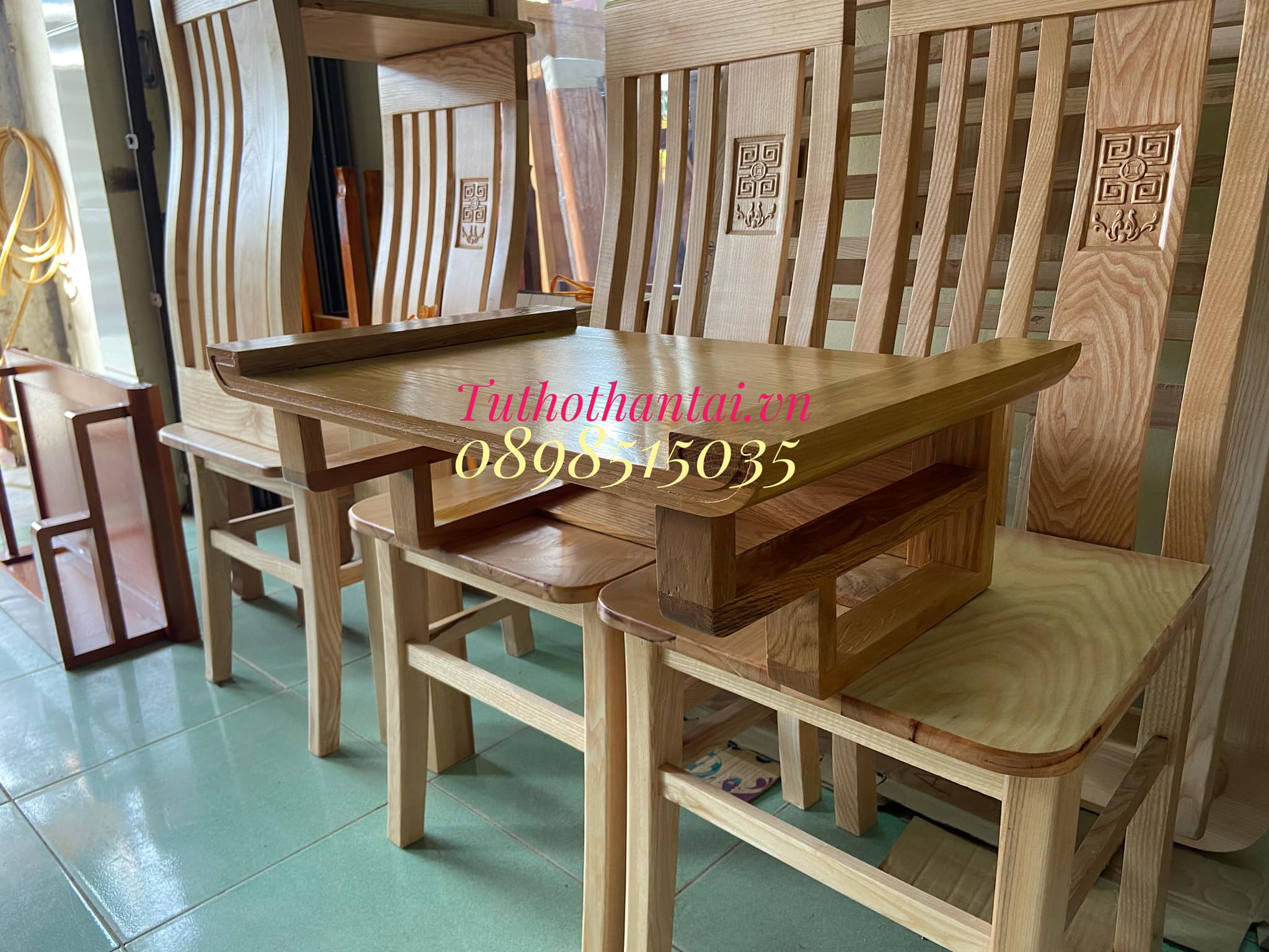 Bàn thờ treo tường gỗ Sồi mẫu hiện đại ngang 61cm, ngang 69cm