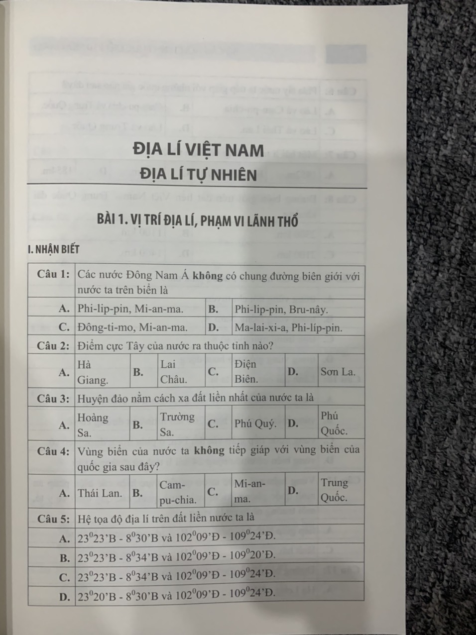 Sách - Bộ câu hỏi chinh phục điểm 10 môn địa lí