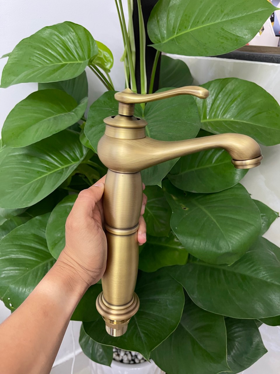 Vòi Lavabo cổ điển nóng lạnh