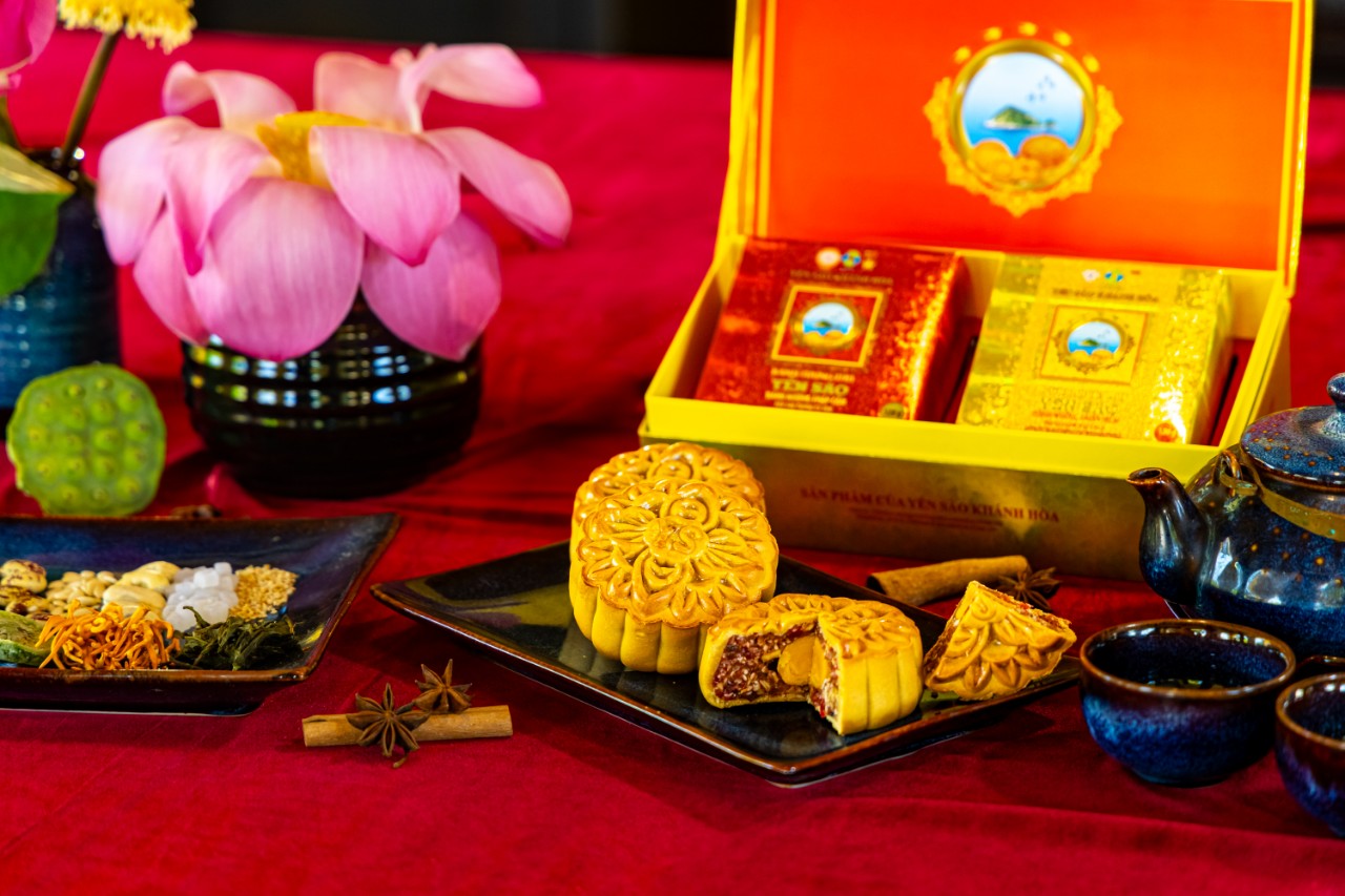 BÁNH TRUNG THU YẾN SÀO KHÁNH HÒA - HỘP 2 BÁNH 200GR