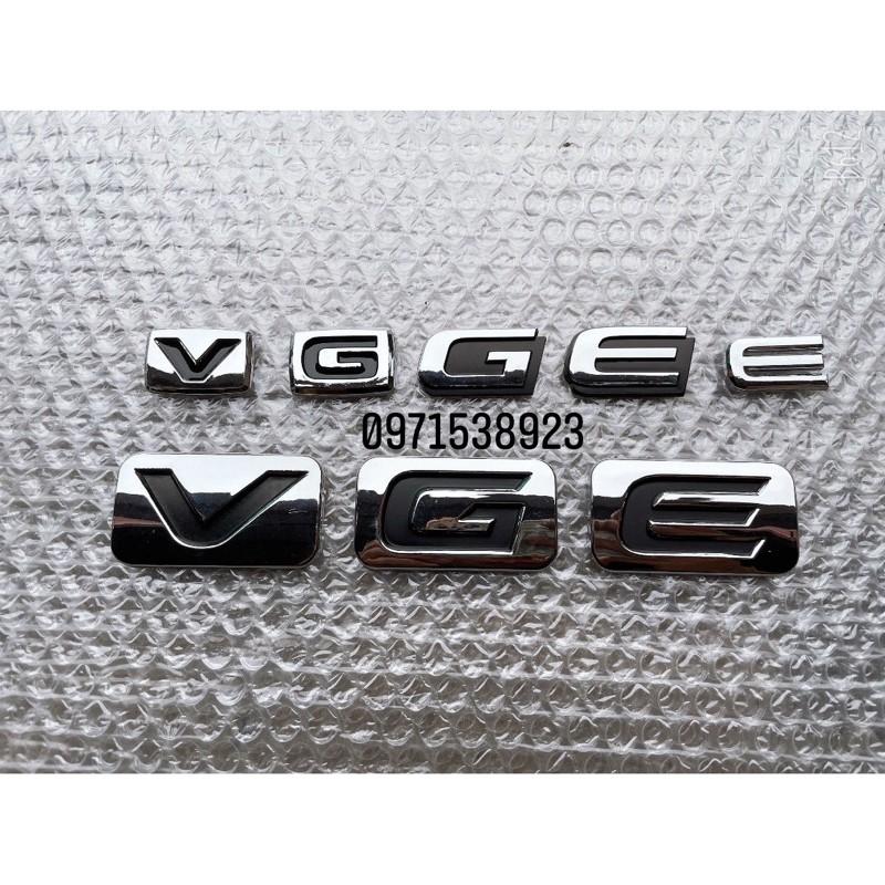 Chữ nổi E G V chuyên dán thân xe toyota.