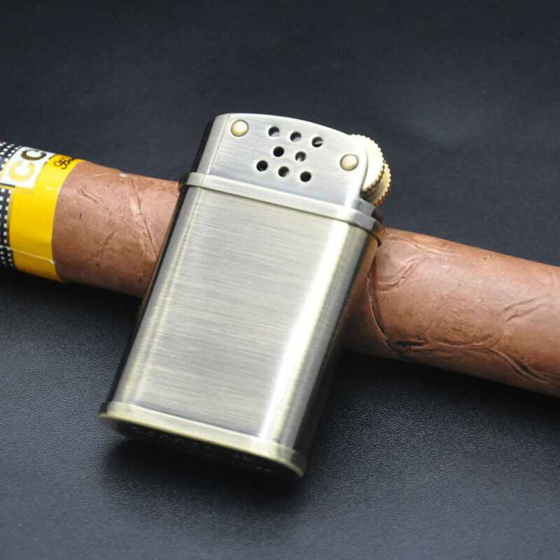 Vỏ Hột Quẹt Bật Lửa Xăng Đá Zorro Z562 Thiết Kế Mang Đậm Phong Cách Cô Điển Đan Xen Hiện Đại Thiết Kế Độc Lạ Tinh Tế Dùng Xăng Bấc Đá Cao Cấp