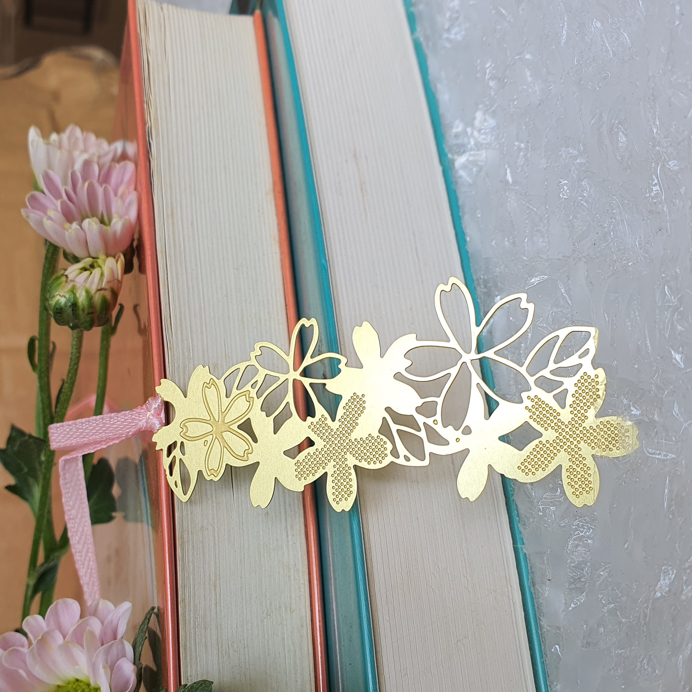 Bookmark kim loại họa tiết sakura hình nhành hoa