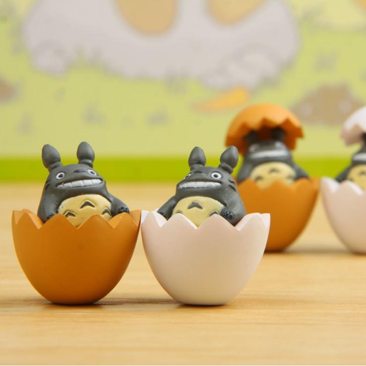 Mô hình Totoro ngồi trong vỏ trứng dùng trang trí tiểu cảnh, terrarium, móc khóa, DIY