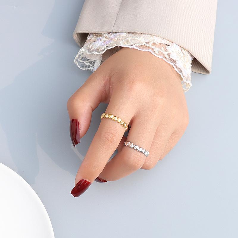 Nhẫn vòng hở trái tim dẹt cỡ vừa phong cách hiện đại đơn giản dễ thương hàn quốc-NHV9101