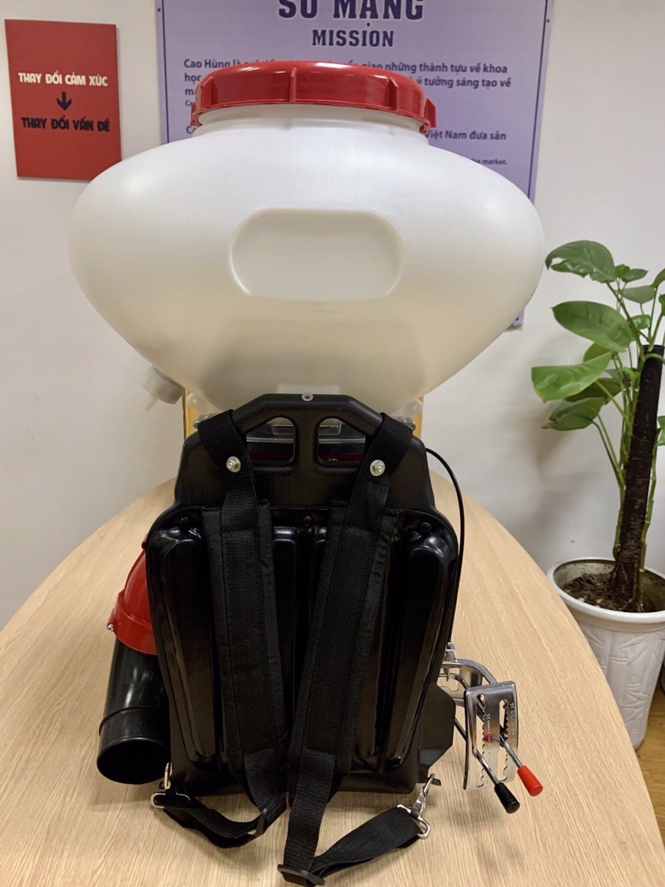 Máy Phun Thuốc Xạ Phân 26L Oshima T-3WF Thái Lan