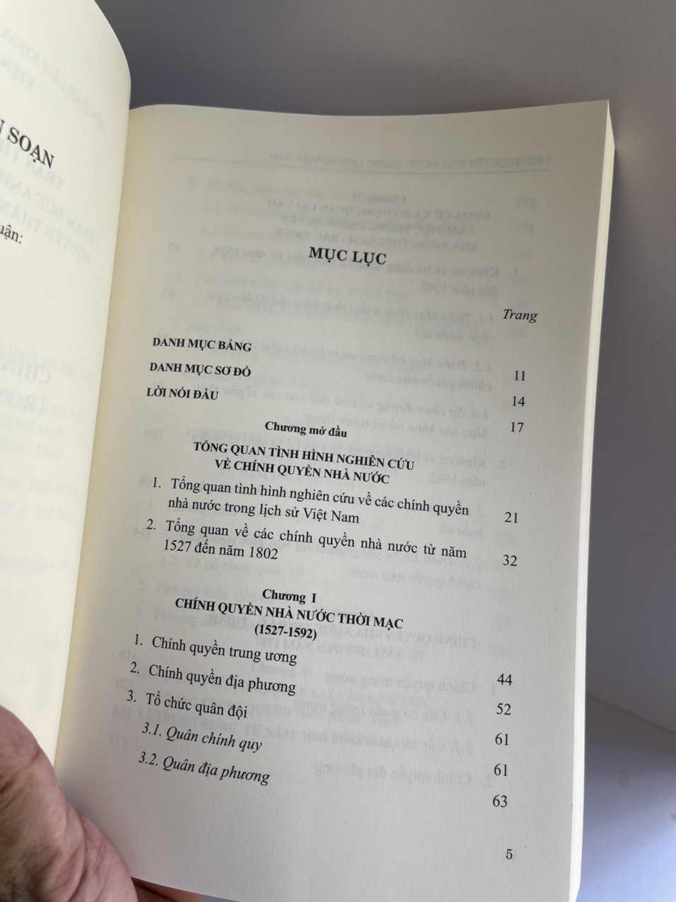 CHÍNH QUYỀN NHÀ NƯỚC TRONG LỊCH SỬ VIỆT NAM (1527 – 1802) – Nhiều tác giả – NXB Khoa Học Xã Hội