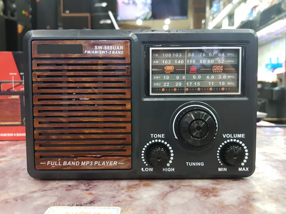 Đài Radio SW-888UAR: Đài sạc pin. Thu sóng 4 kênh FM,AM,SW1,SW2. Có cổng SD, USB, Thẻ nhớ