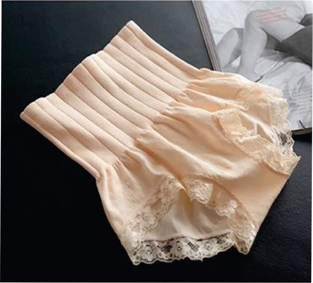 Quần Gen mặc váy chống cuộn