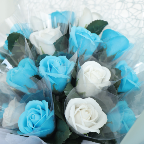 Bó hoa hồng sáp 20 bông xanh trắng