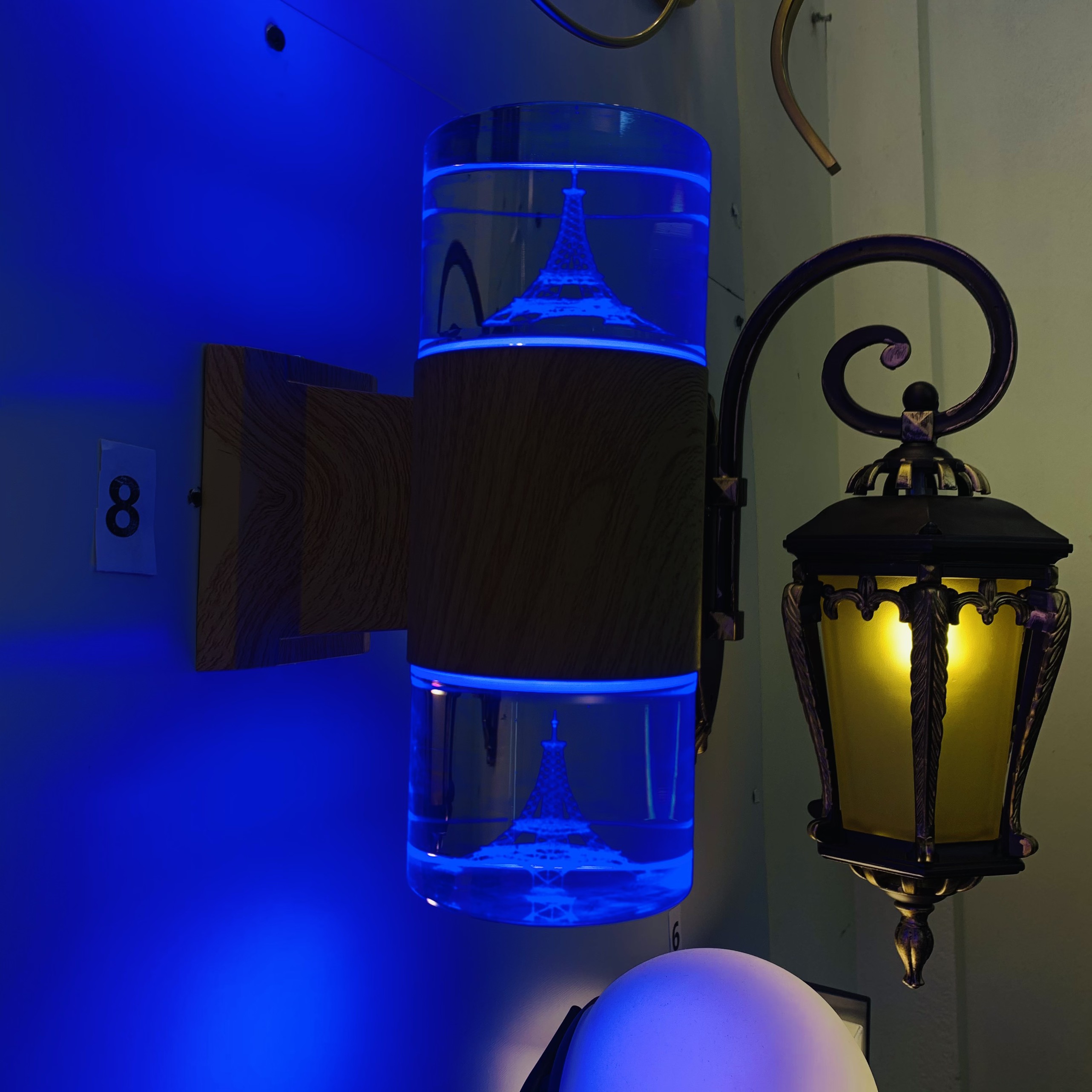 Đèn tường MONSKY ASKYE kiểu dáng hình tháp - với 3 màu ánh sáng độc đáo , hiện đại