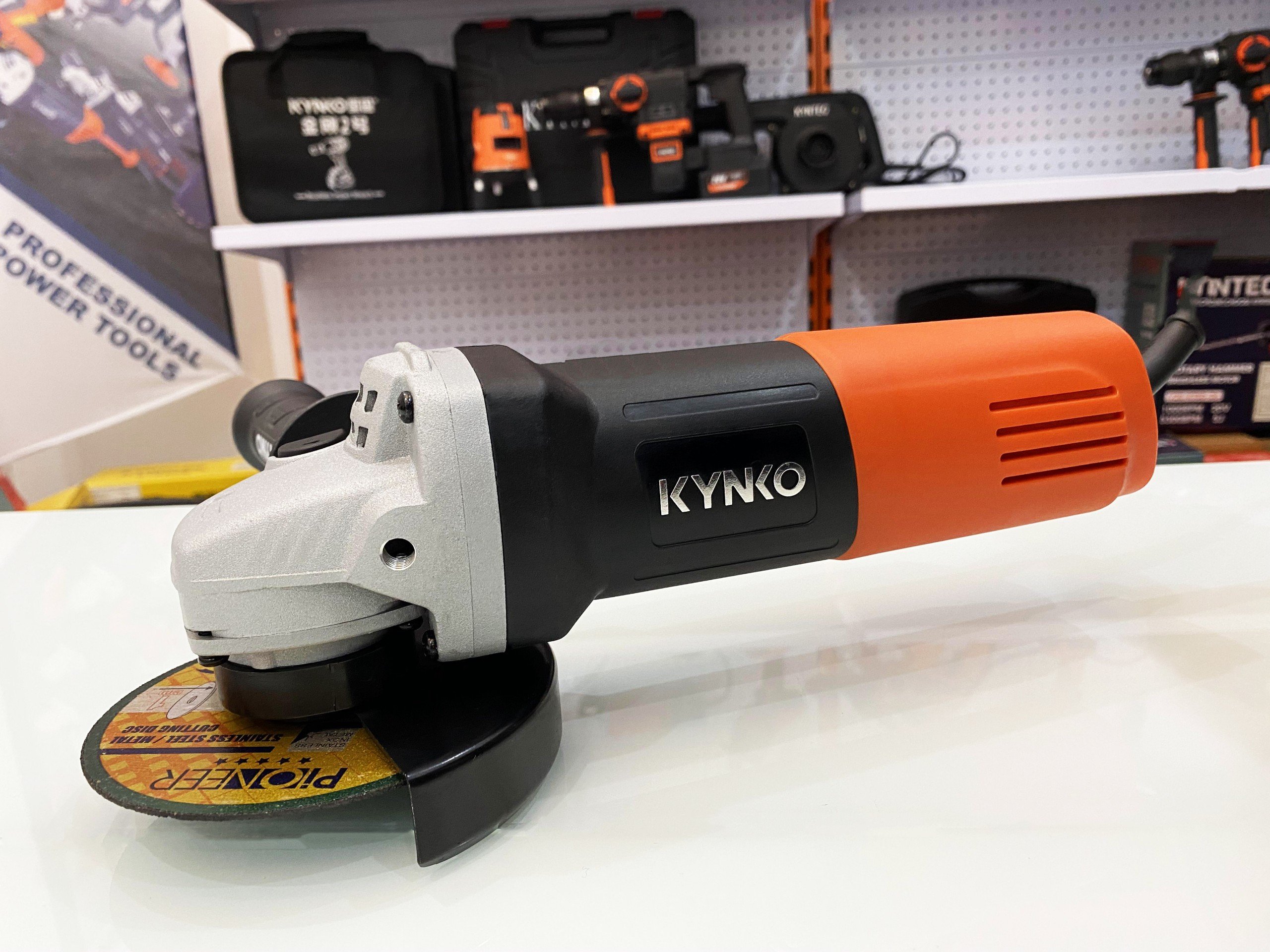 (TẶNG ĐÁ MÀI) Máy mài góc 1 tấc mài góc 100mm Kynko KD57 chính hãng (6571A)