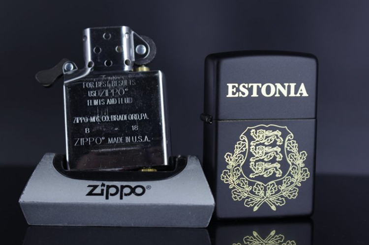 Bật Lửa Zippo 218 Estonia Coat