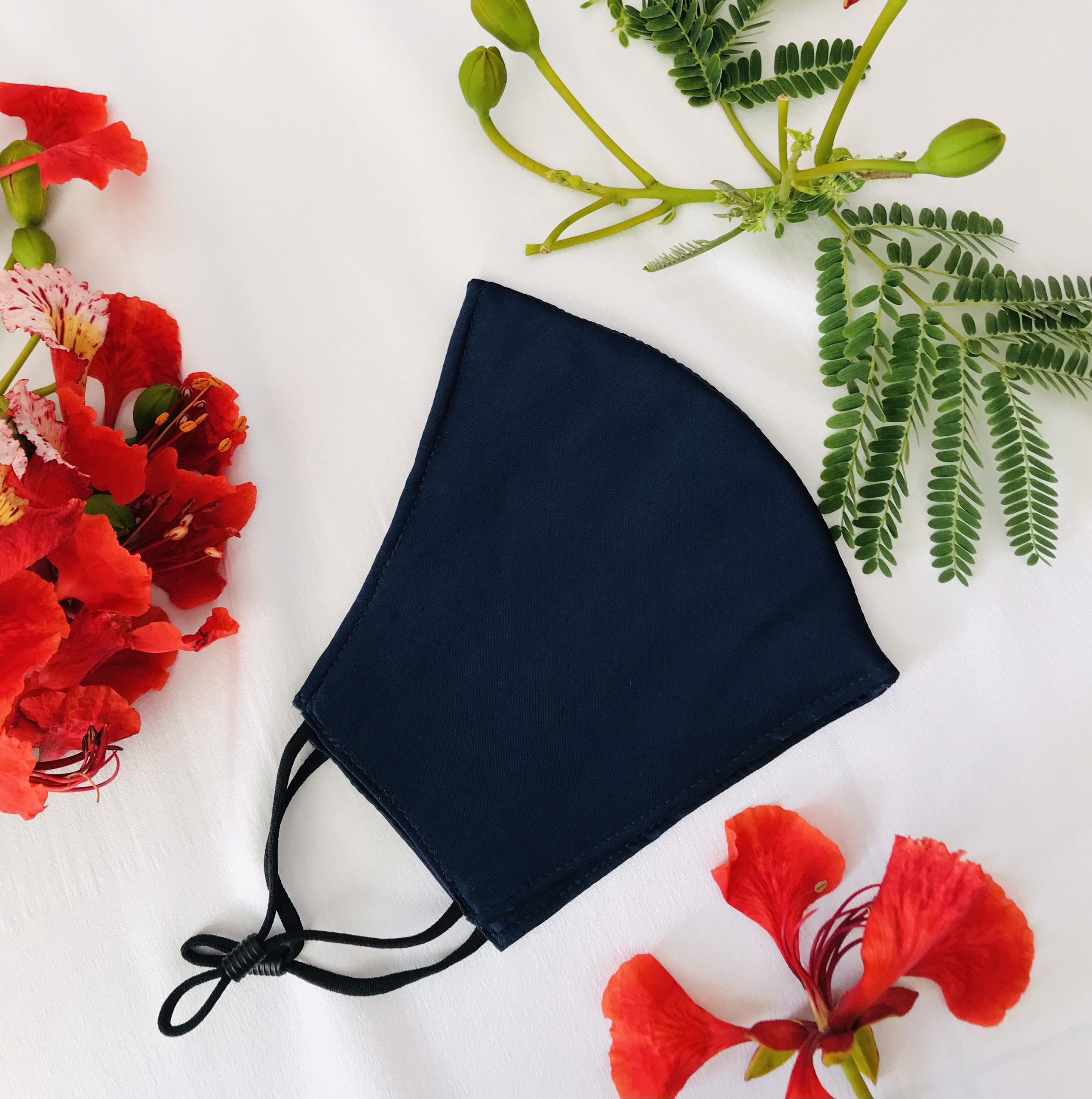 Mulberry silk facemask- Khẩu trang lụa tơ tằm tự nhiên 3 lớp unisex, gồm 2 lớp vải lụa tơ tằm + 01 lớp bông tơ tằm