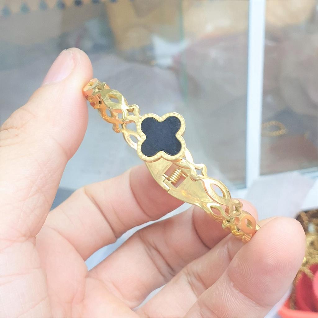 Vòng Tay Titan 4 Lá Kiều Phun Than - Dùng bền màu không đen