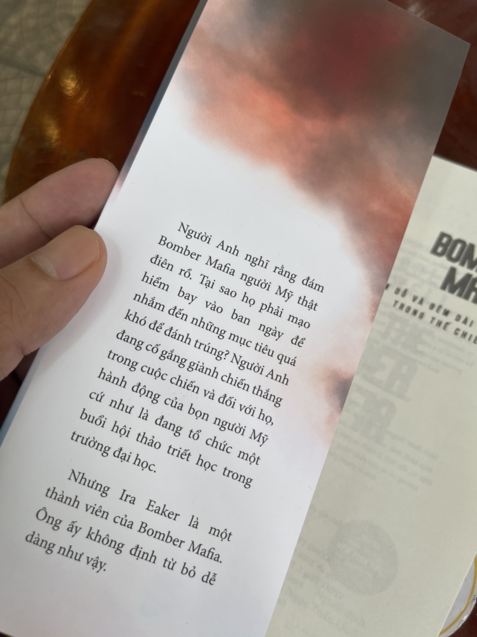 THE BOMBER MAFIA: GIẤC MƠ, CÁM DỖ VÀ ĐÊM DÀI NHẤT TRONG THẾ CHIẾN II - Malcolm Gladwell - Nguyễn Bình Thành - Thới Ngọc Tuấn Quốc dịch - Saigonbooks – Nxb Thế Giới