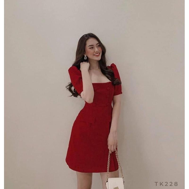 Đầm cổ vuông tay phồng nút bọc