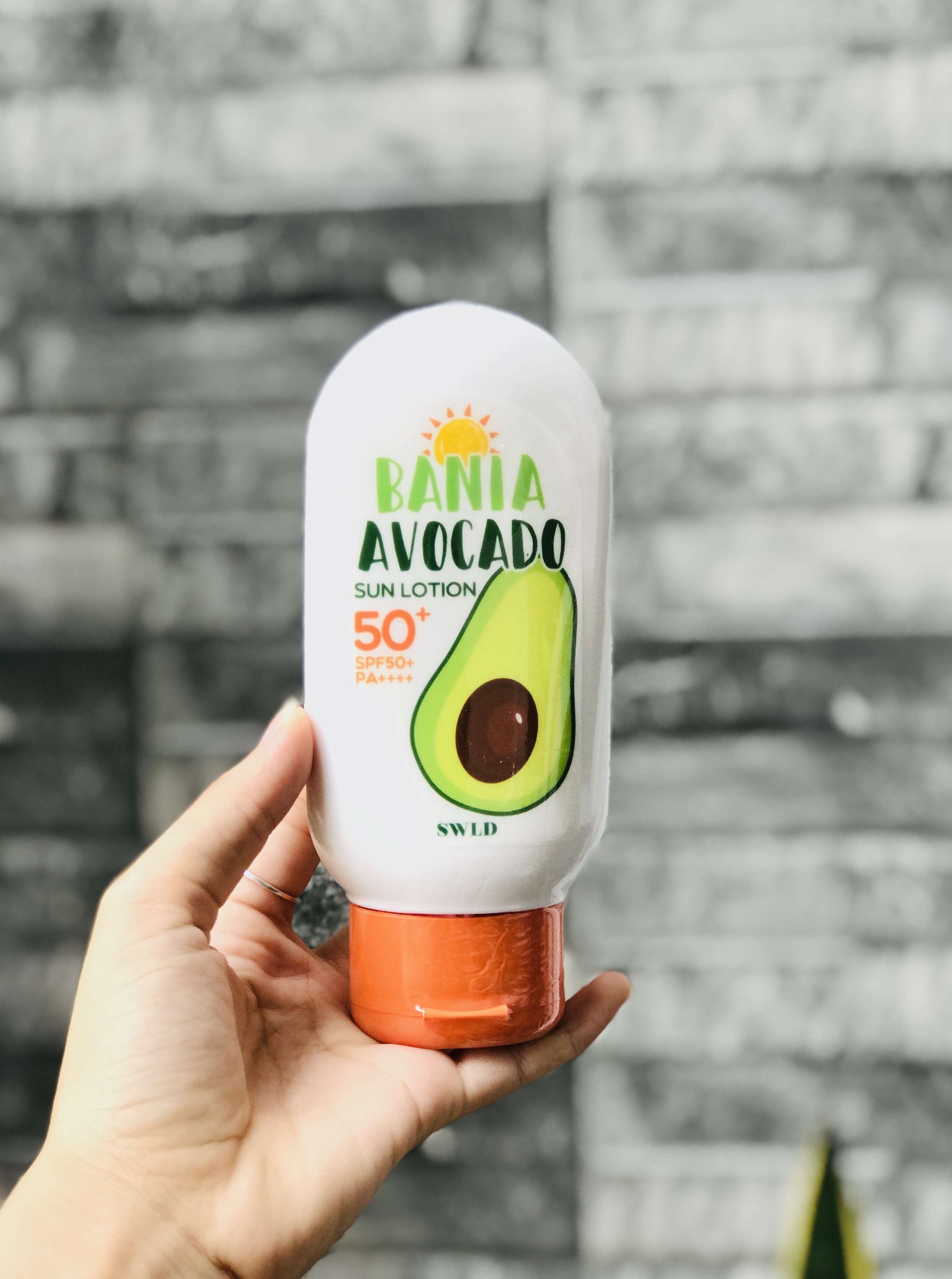 Lotion chống nắng SWLD Bania Avocado Sun Lotion SPF 50+ PA++++ 100ml