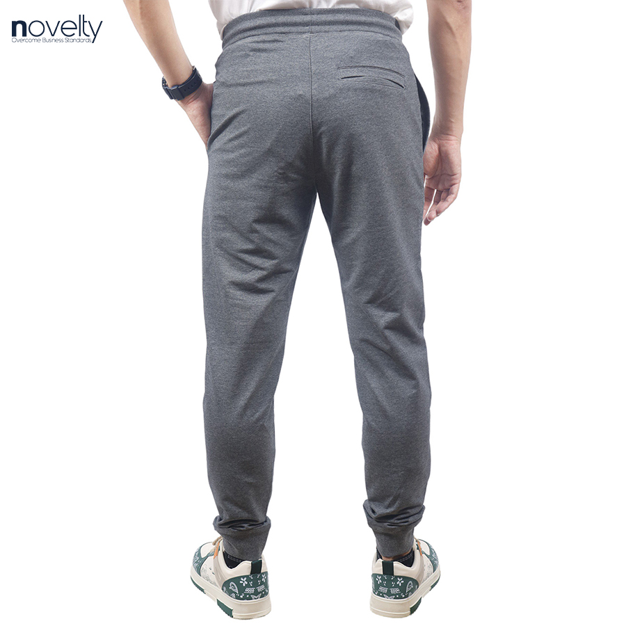 Quần jogger nam Novelty Regular fit xám lông chuột NQGMMDMT3R230545Q