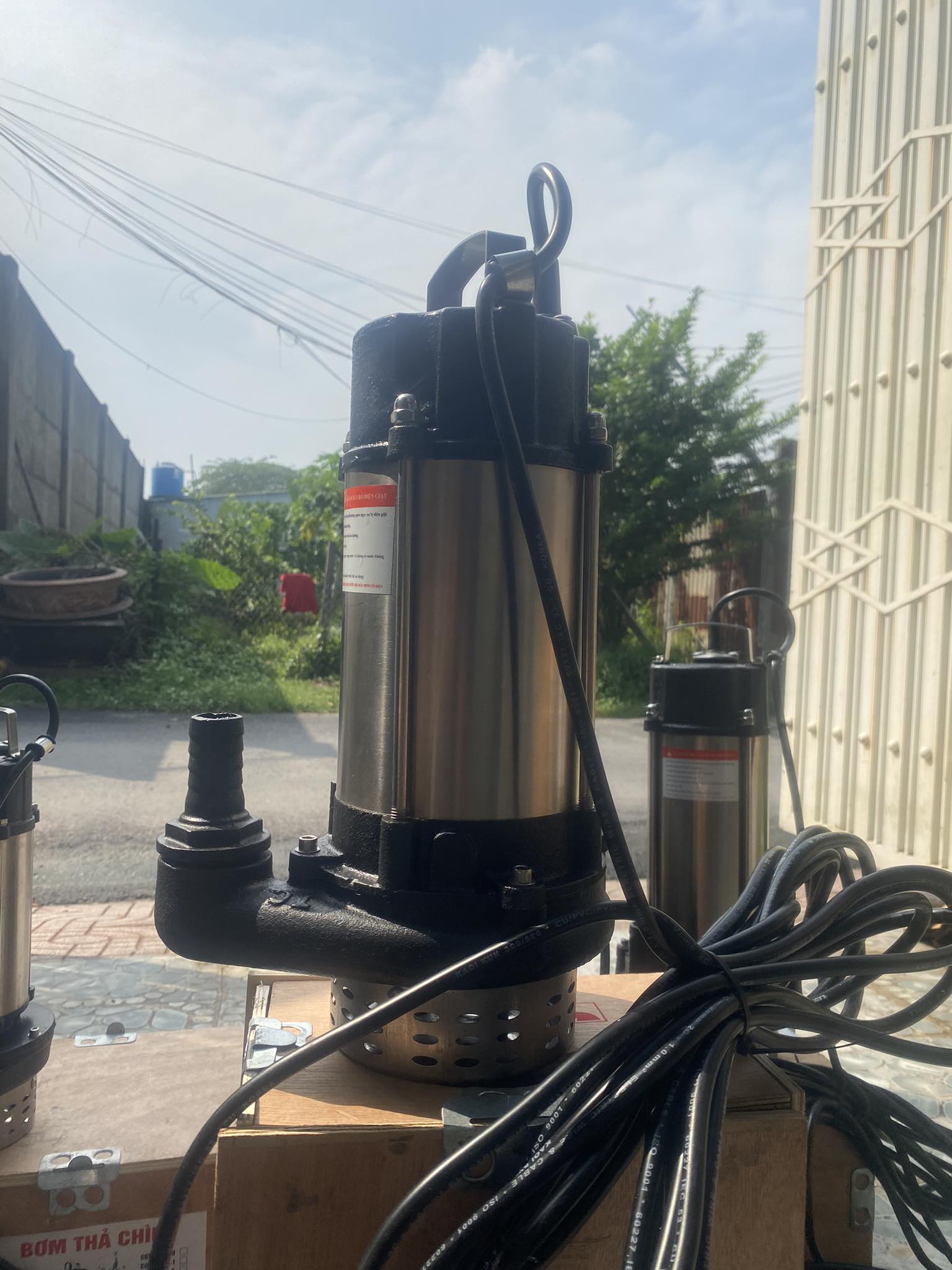 MÁY BƠM CHÌM 750W 1HP BƠM CHẤT THẢI, BÙN ĐẤT,CHỐNG NGẬP, THÂN INOX ĐỘNG CƠ NGÂM DẦU CÁCH ĐIỆN TẢN NHIỆT CAO CẤP, BẢO HÀNH 1 NĂM ĐỔI MỚI 3 THÁNG ĐẦU NẾU LỖI