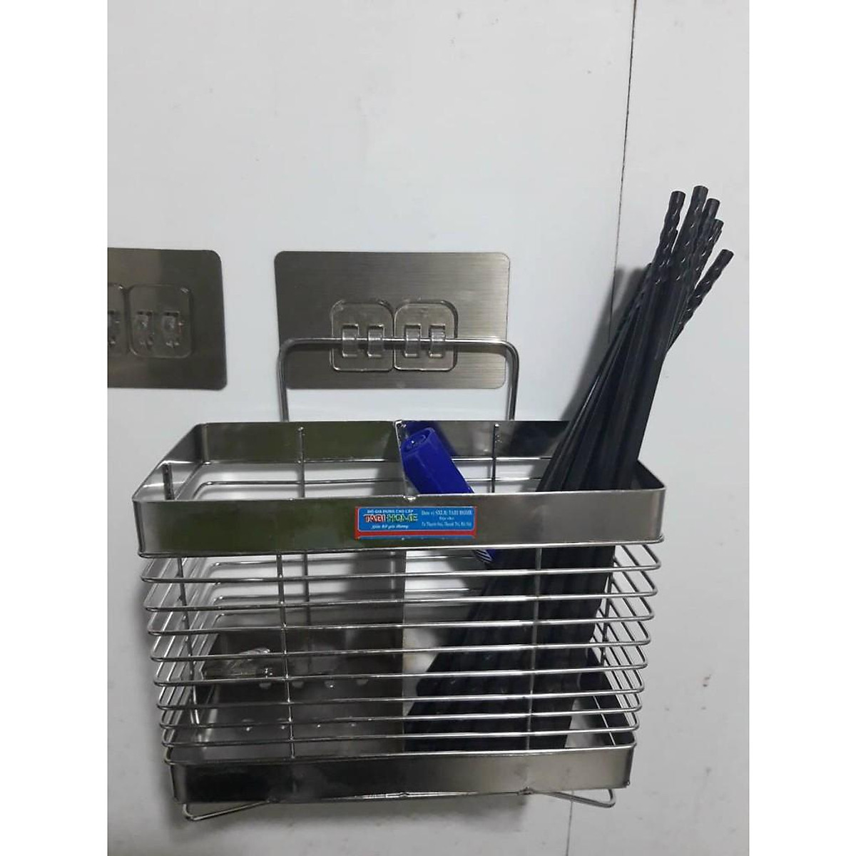 Ống đũa inox 2 ngăn dán tường