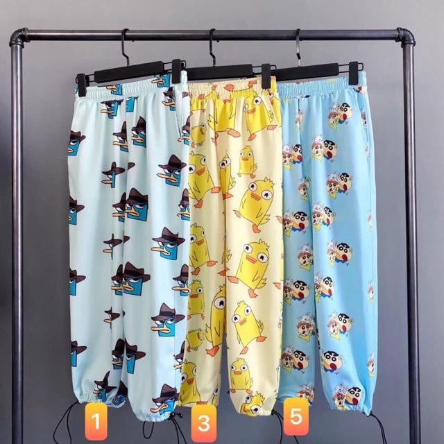 (M L XL, 40-70KG) Quần dài thun cartoon unisex nam/nữ. Quần dài pants hoạt hình. Quần dài thun cào. Quần cartoon unisex nam/nữ. Quần thun dài unisex. Họa tiết: cún/chó snoopy - vịt vàng - báo hồng the pink panther - thú mỏ vịt perry - con rối sesame - gà vàng - hình học - ku shin cậu bé bút chì - bông hoa - thỏ hồng - trái bơ