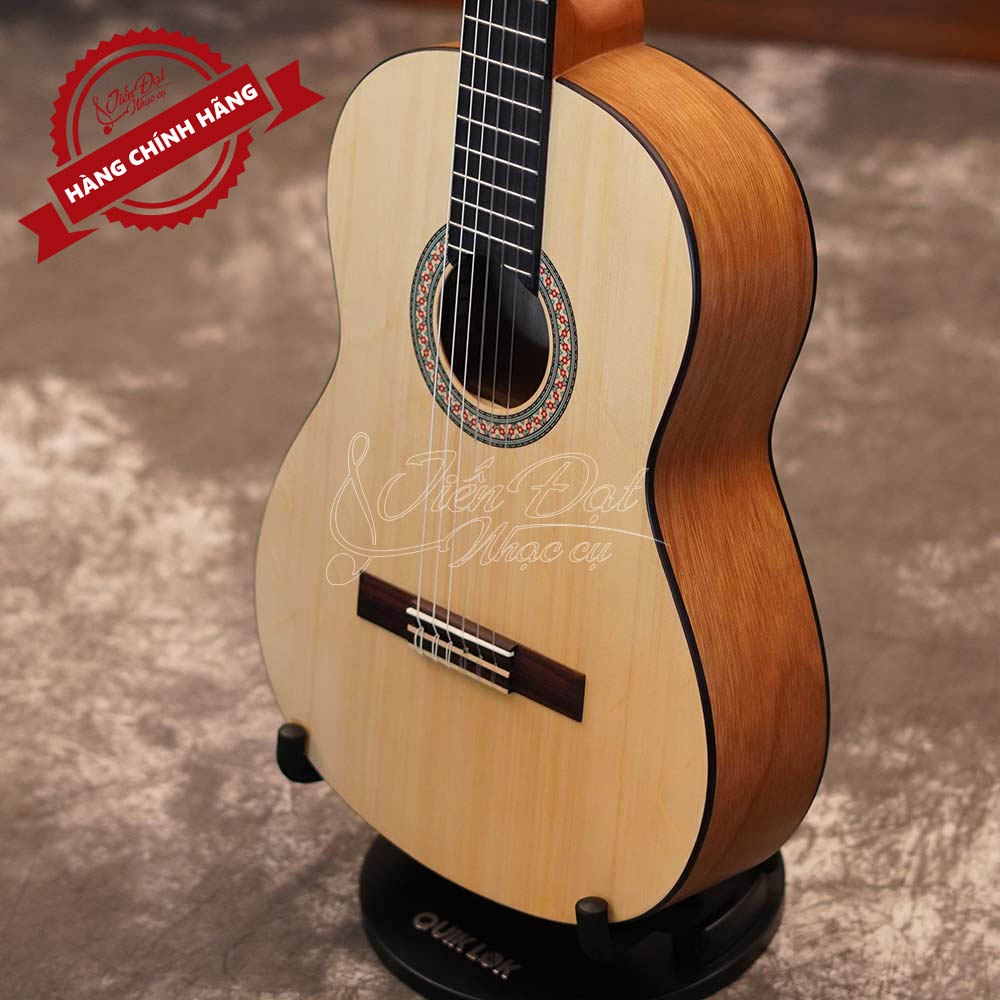 Đàn Guitar Classic Yamaha C40M, Gỗ Vân Sam, Màu Tự Nhiên, Dễ chơi, Xuất xứ Indonesia - Hàng Chính Hãng