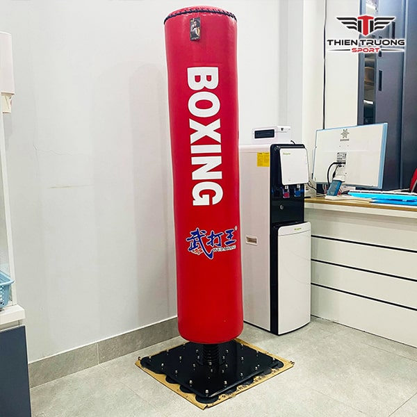 Trụ đấm bốc HJ-G080 cao 175cm tích hợp tới 25 đầu hút chân không giúp sản phẩm có thể tự đứng vững mà không cần đối trọng.