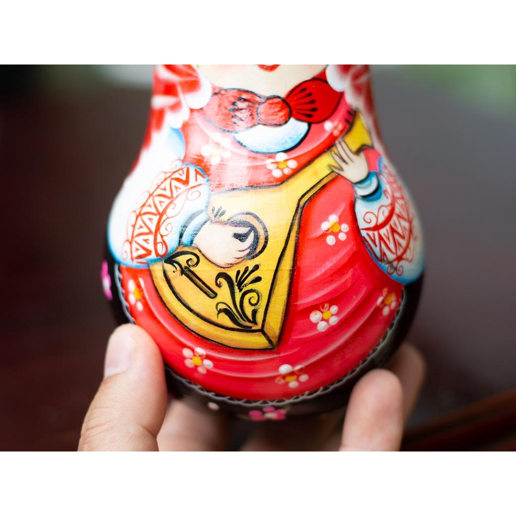 LẬT ĐẬT NGA "CÔ GÁI CHƠI ĐÀN BALALAIKA" 16CM QUÀ LƯU NIỆM NGA CỰC ĐẸP VÀ ĐỘC ĐÁO GIÁ TỐT NHẤT
