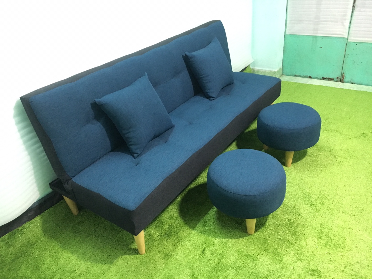 Sofa giường xanh viền đen bố vs 2 đôn tròn Gvs2D XVD