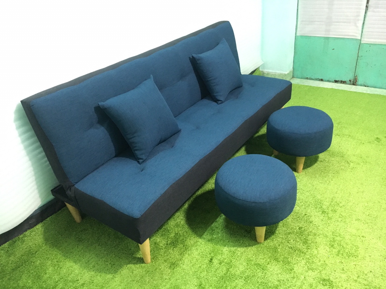 Sofa giường xanh viền đen bố vs 2 đôn tròn Gvs2D XVD 