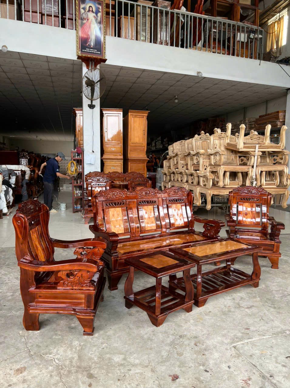 Chia sẻ: Bộ sofa hoàng gia chất liệu gỗ tràm tay 10 mã 56jec (FREESHIP 80KM )