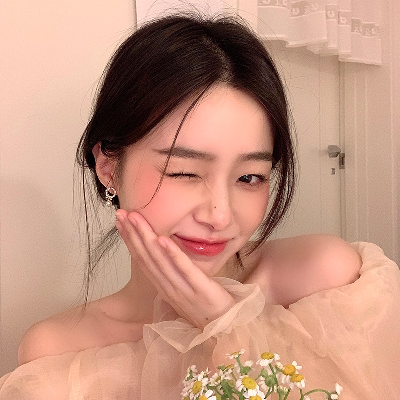 Khuyên tai tròn nơ đính ngọc tiểu thư