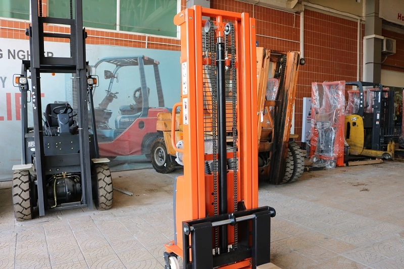 Xe nâng hàng bán tự động 1.5 tấn Semi Stacker hiệu EP Interlift, chiều cao nâng 3000mm