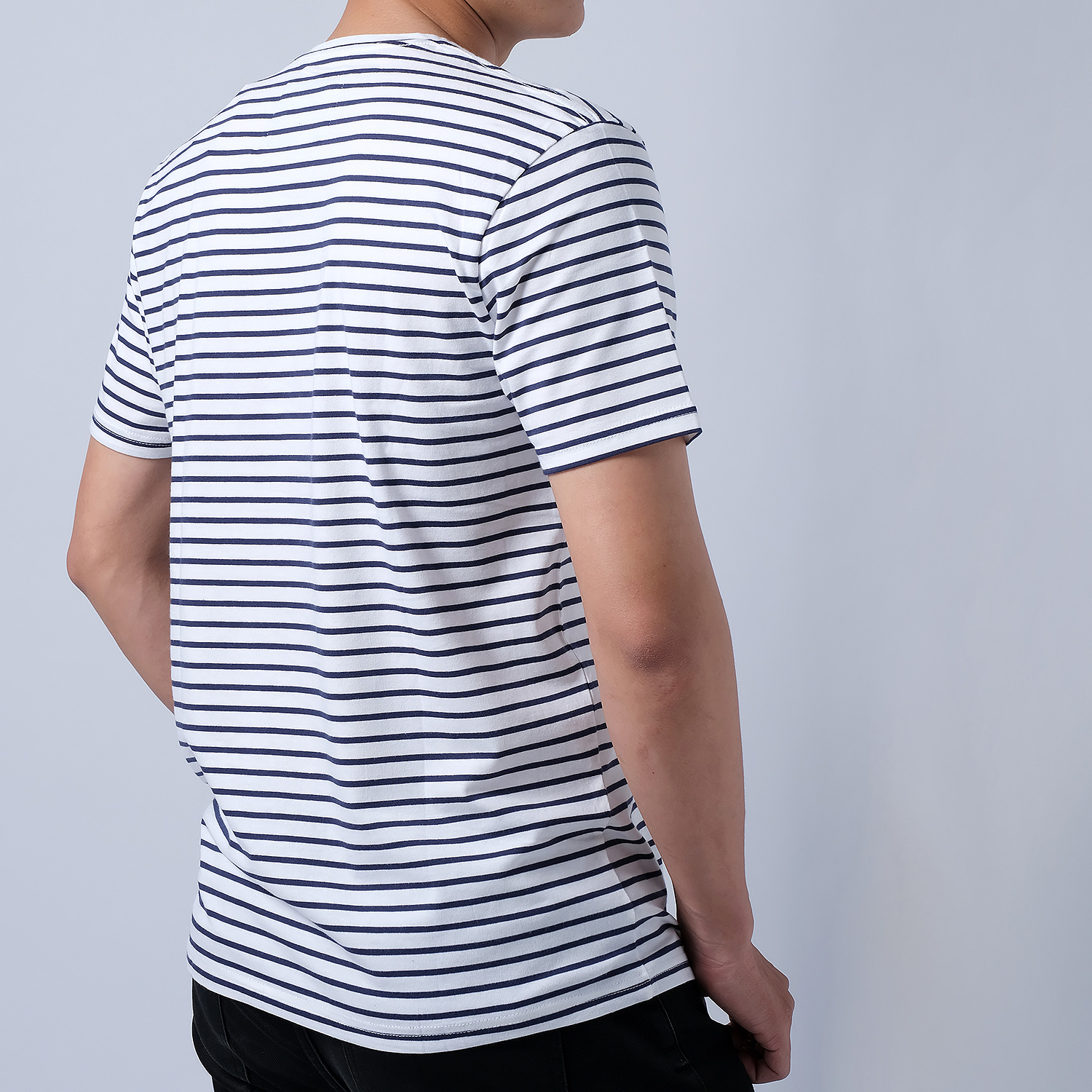 Áo thun nam phông trơn Casual 1st cổ tim tay ngắn cộc, vải 100% cotton cao cấp thoáng mát, thấm hút mồ hôi, form áo trẻ trung thích hợp đi làm, đi chơi, dạo phố, du lịch, Made in Vietnam