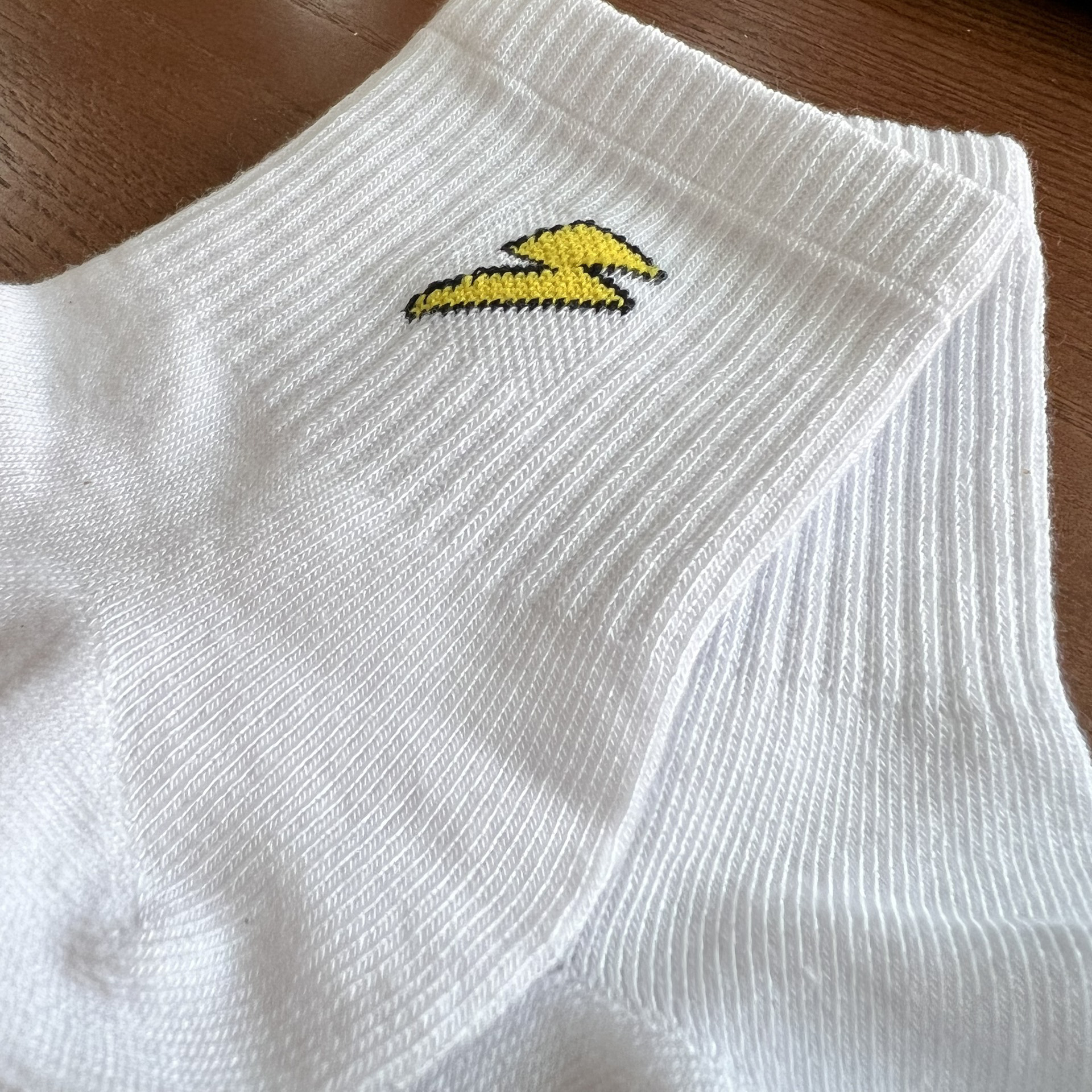 Tất cotton trắng họa tiết trái tim, tia chớp, quả bóng Vớ dệt kim unisex hàng loại đẹp