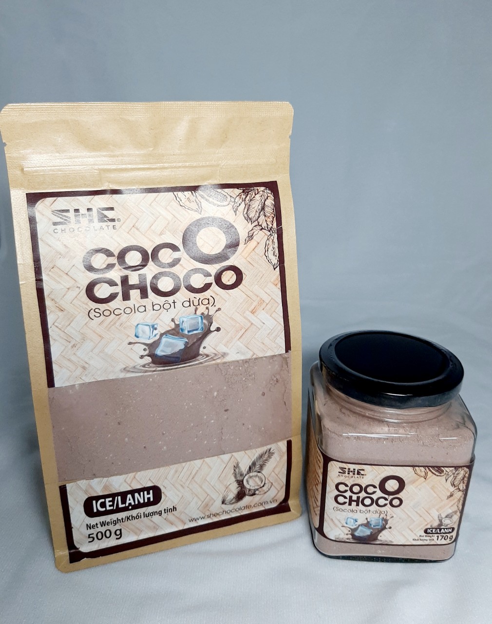 Socola bột Dừa lạnh - Túi 500g - SHE Chocolate. Pha uống tiện lợi, bổ sung năng lượng, tốt cho sức khỏe, đa dạng vị giác. Quà tặng sức khỏe, quà tặng người thân, dịp lễ