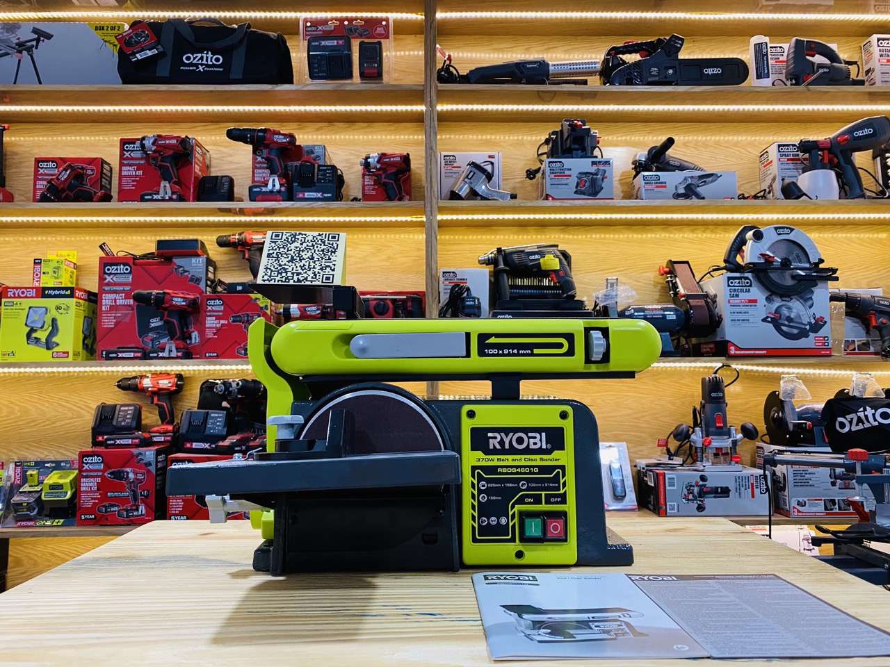 MÁY MÀI SẮC MÀI DỤNG CỤ LÀM VIỆC CÔNG SUẤT 370W HIỆU RYOBI RBDS4601G MỚI 100%
