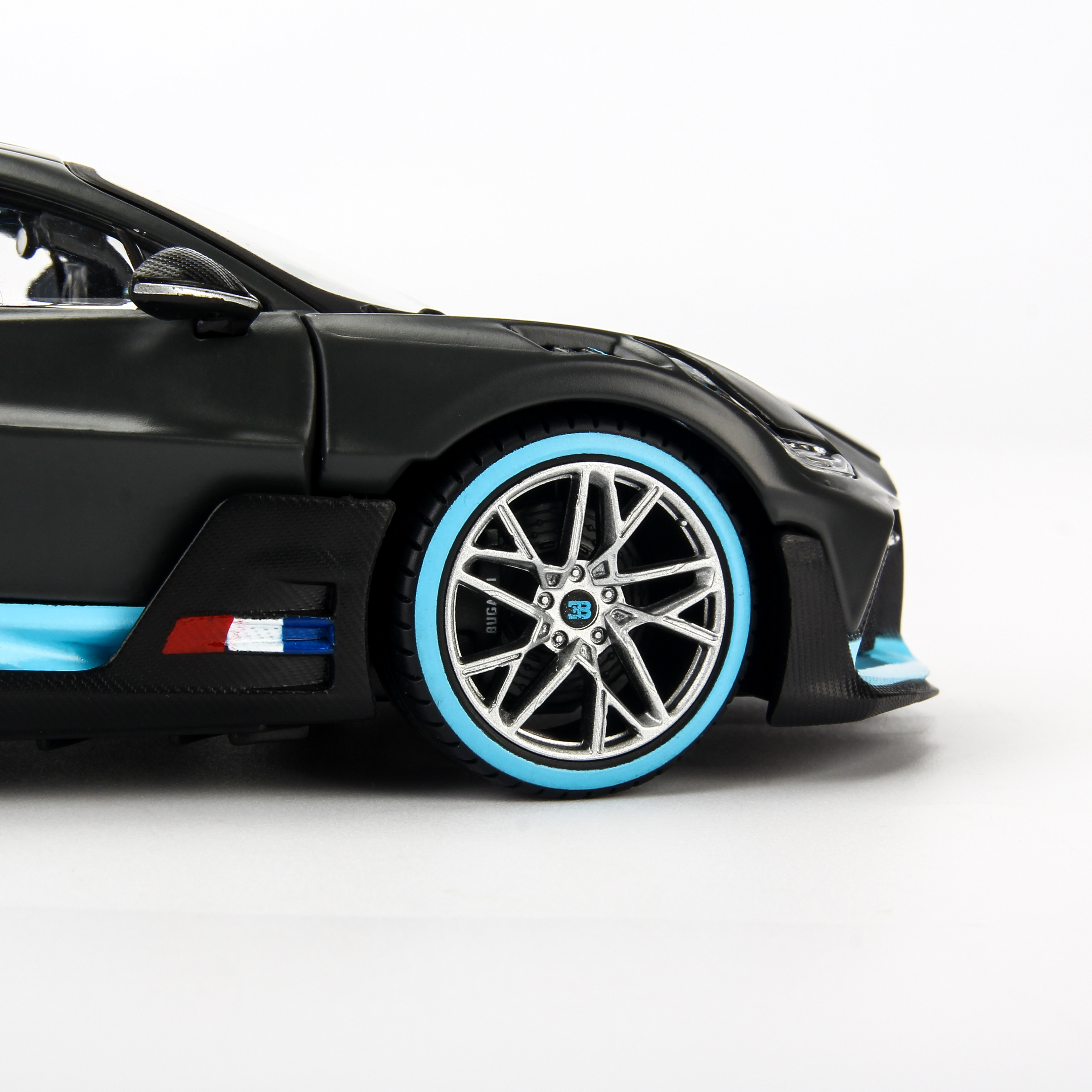 Mô hình xe Bugatti Divo 1:24 Maisto - 31526