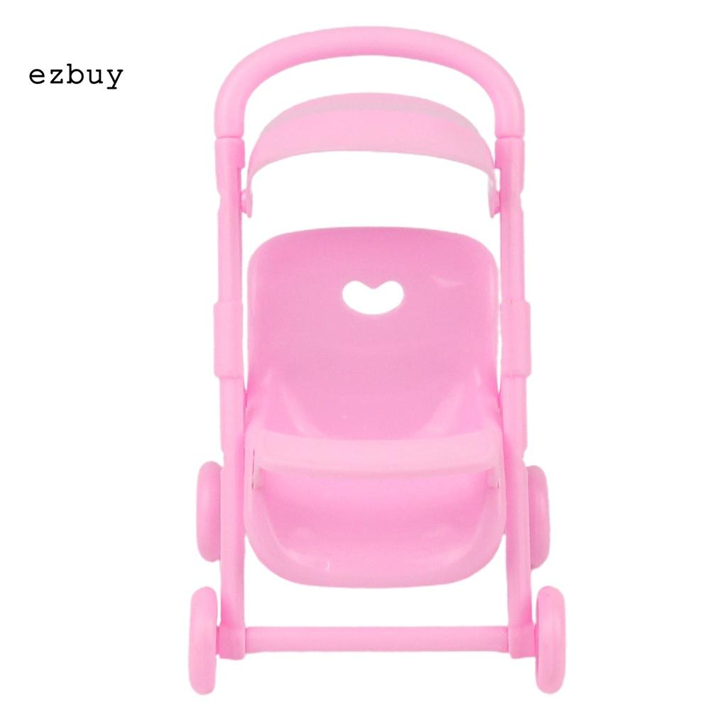 Xe đẩy em bé màu hồng xinh xắn cho nhà búp bê