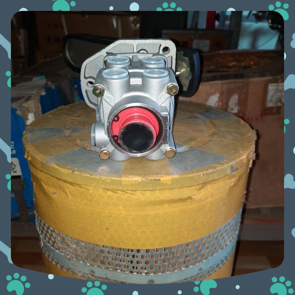 Tổng phanh hơi 6 lỗ hơi, có bàn đạp. Dùng chế bộ phận thắng cho các dòng xe độ, xe trộn bê tông